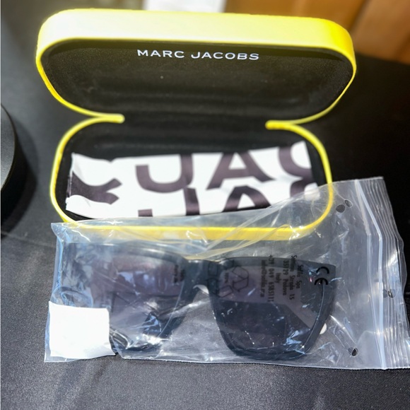 Marc Jacobs Square Sunglasses Black & White J Marc Logo Like New w/ Case main image 6
